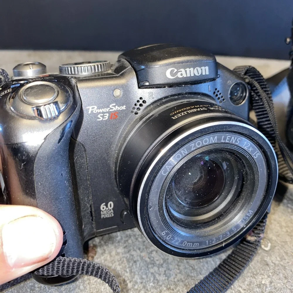 Canon PowerShot S3 IS 6.0MP Digital Camera Black/Lense Cover Zoom. Tested/works